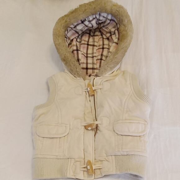 Old Navy Girl's Size XS Cream Hooded Vest with Faux Fur Trim. Athleisure - Picture 1 of 7